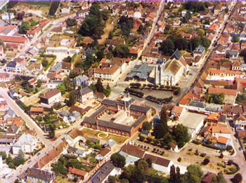 Vue aérienne du centre d'Aix-en-Othe