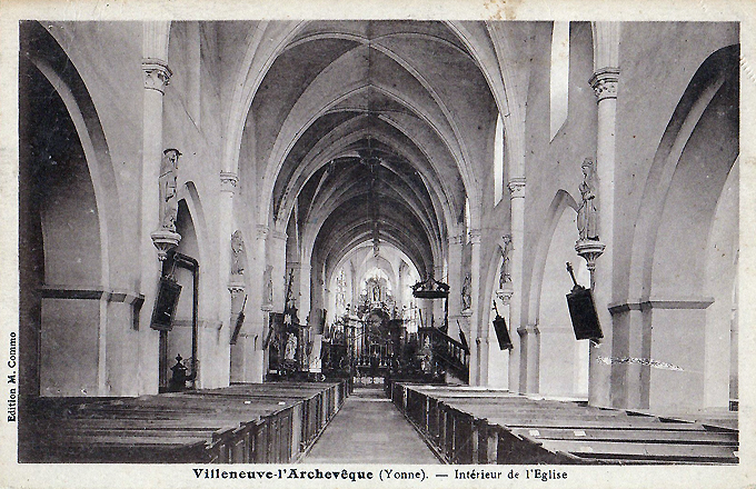 Carte postale ancienne intérieur de l'église