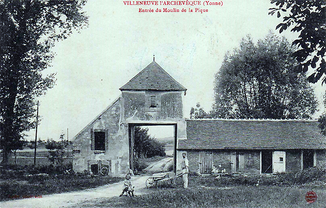 carte postale ancienne Moulin de la Pique à Villeneuve l'Archevêque